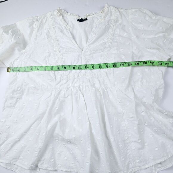 Torrid Clip Dot Mixed Eyelet Yoke Detail Top White - Women's 1X - Picture 7 of 9